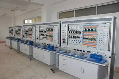 喜訊 鄂爾多斯國家公辦院校投放16名3+2統(tǒng)招大專計劃，涵蓋航空高鐵、幼師、護理及機電設(shè)備專業(yè)，名額有限，畢業(yè)即安置